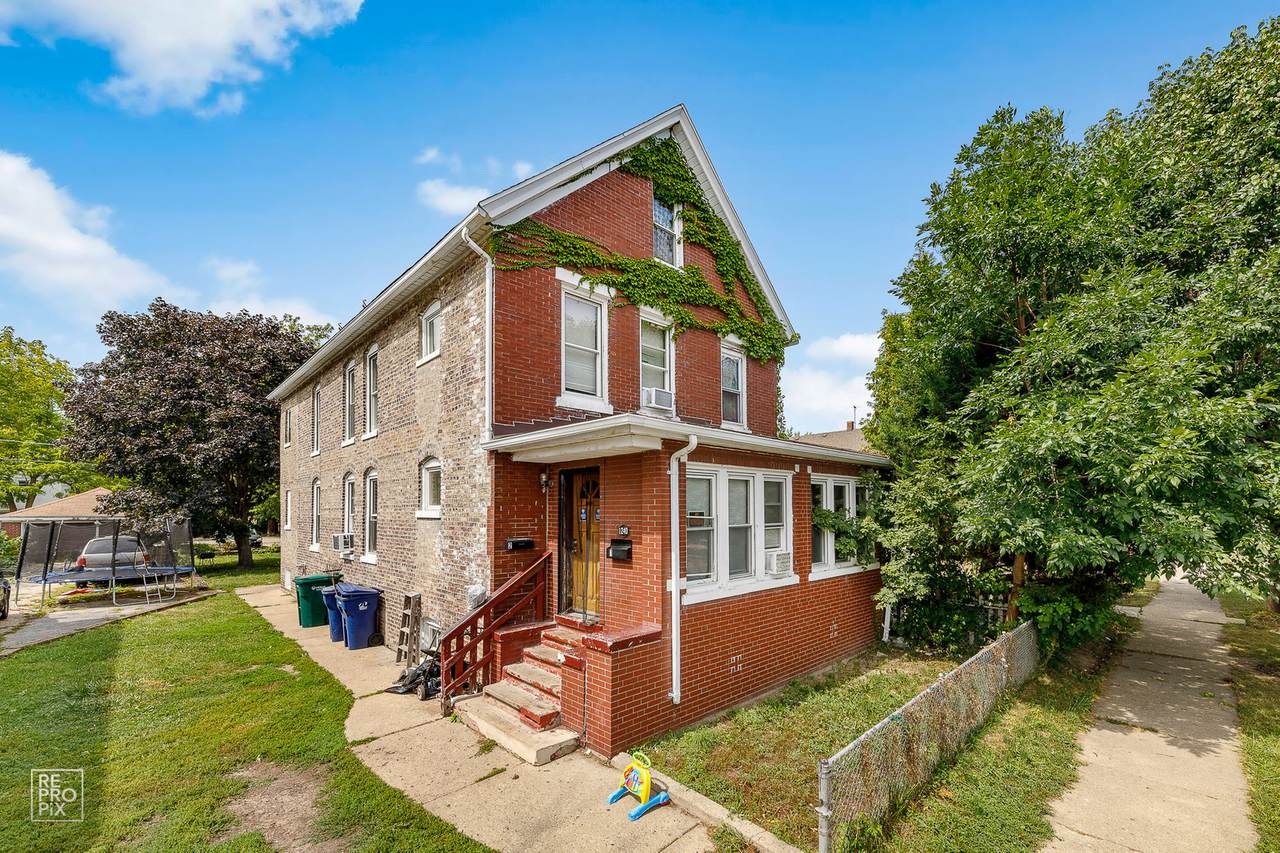 1240 Victoria Avenue - Photo 1