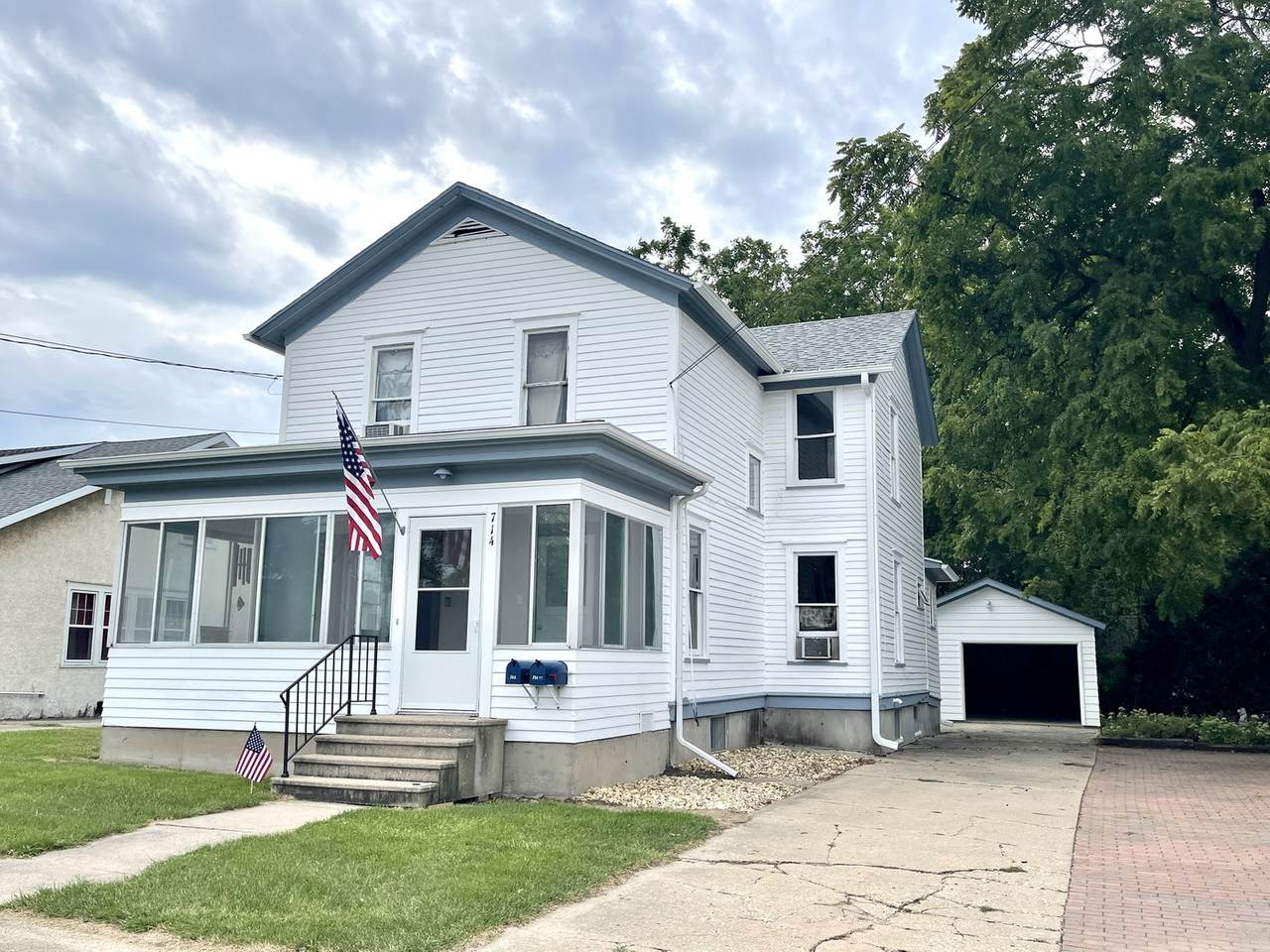 714 Pleasant Street - Photo 1