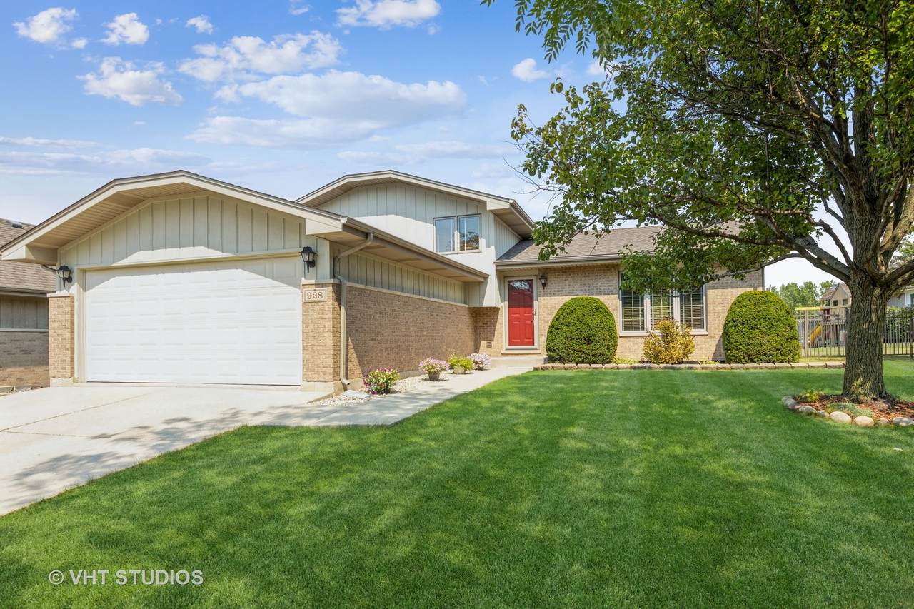 928 Harvard Court - Photo 1