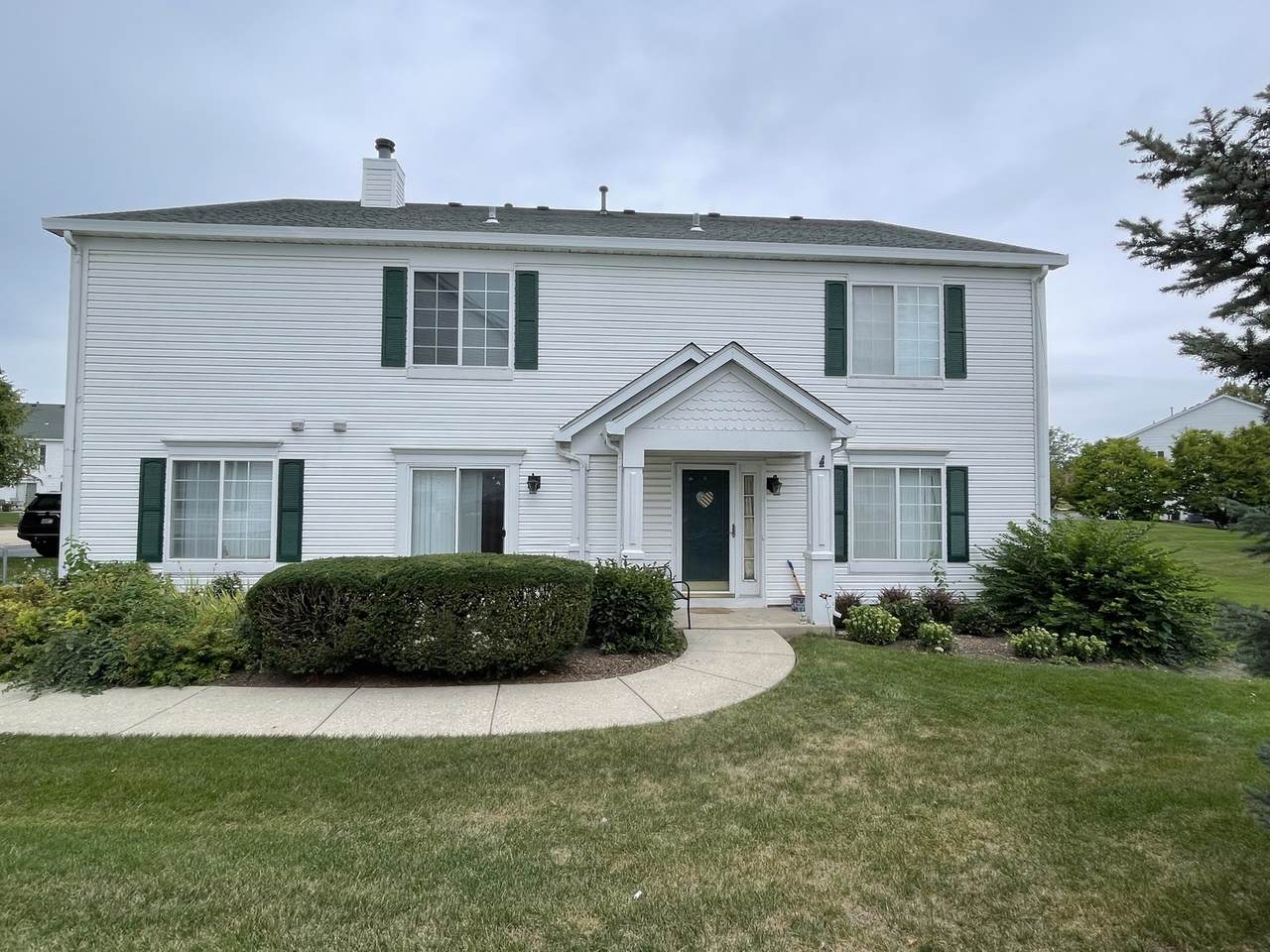 689 Fieldcrest Drive - Photo 1