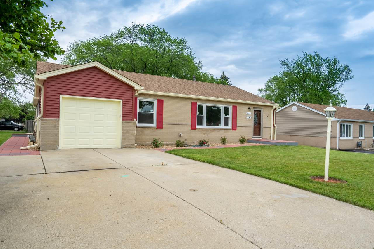 865 Clarendon Street - Photo 1