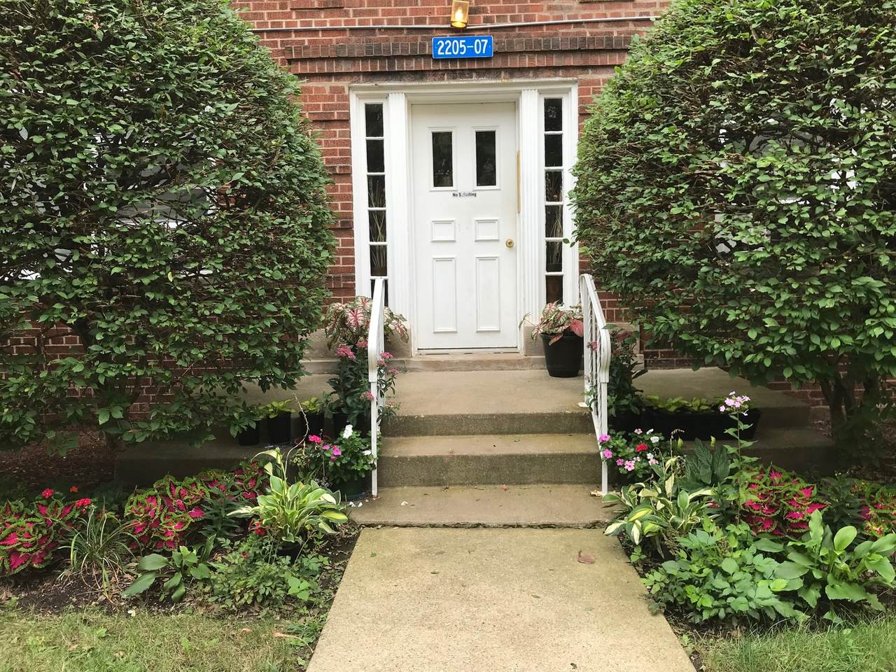 2207 Morse Avenue - Photo 1