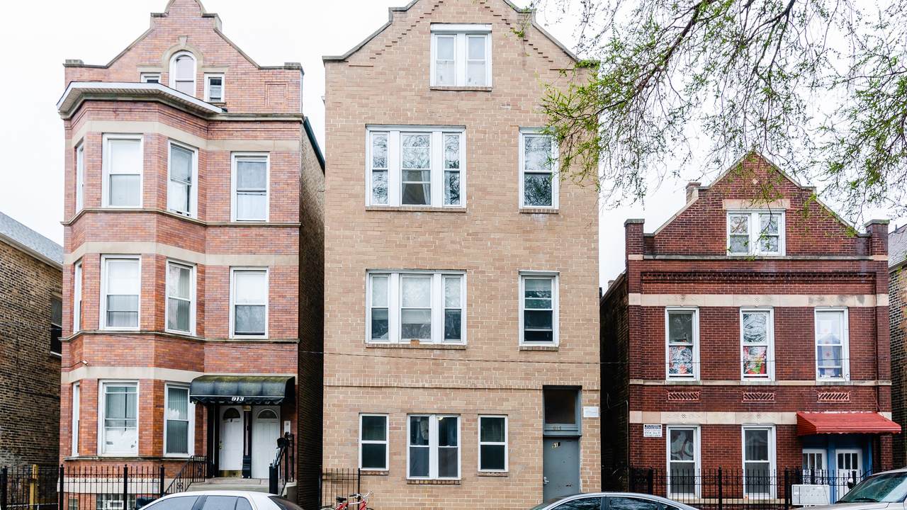915 32nd Street - Photo 1