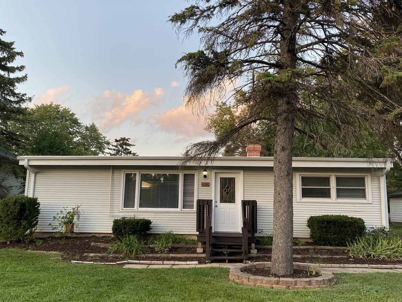 2186 Oak Avenue - Photo 1