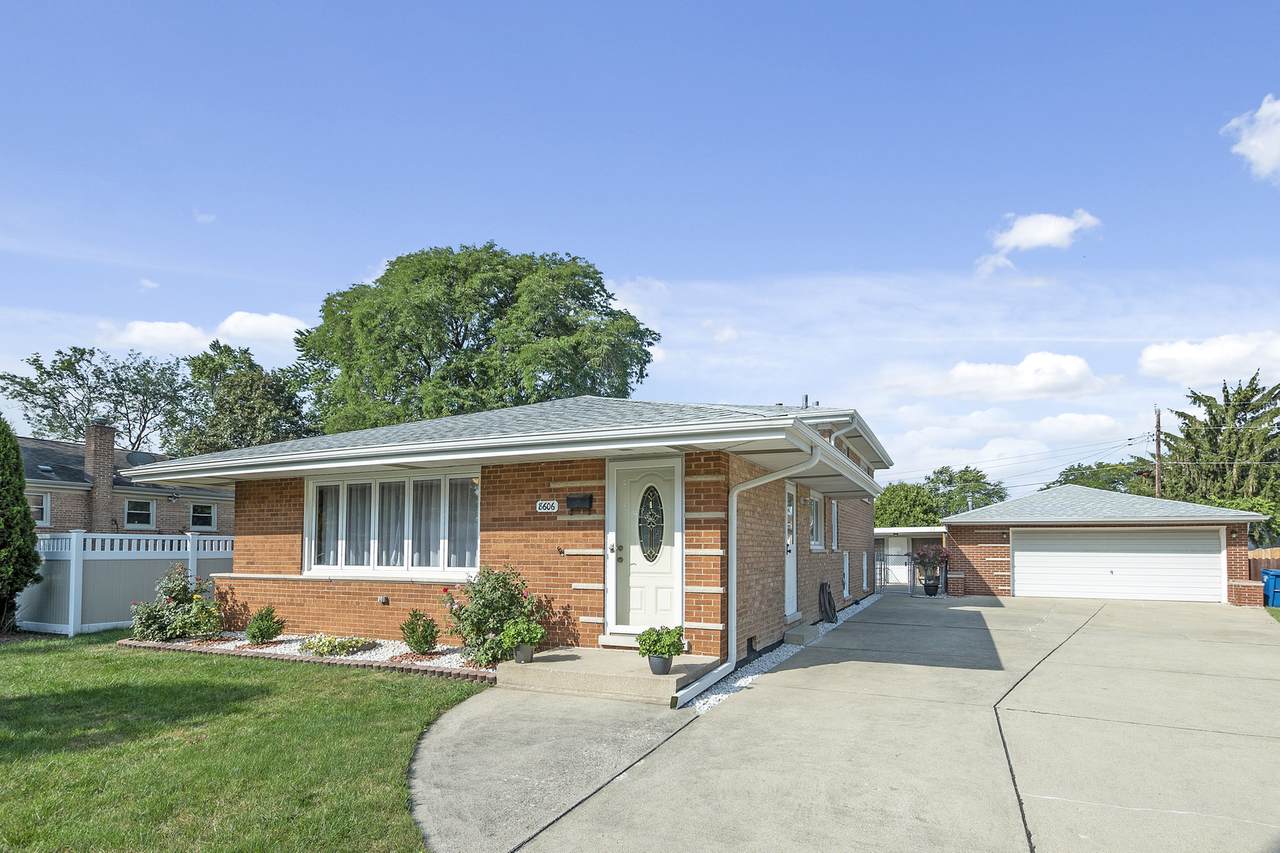 8606 New England Avenue - Photo 1