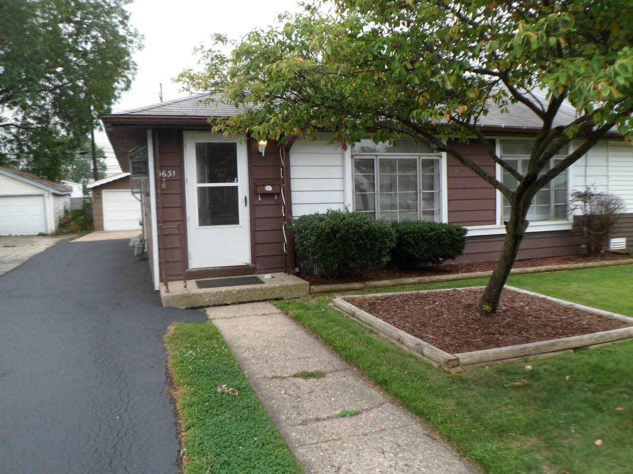 4631 90th Place - Photo 1