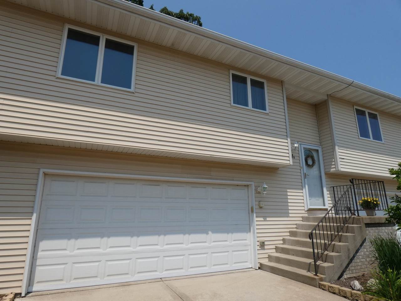 211 Vista Court - Photo 1
