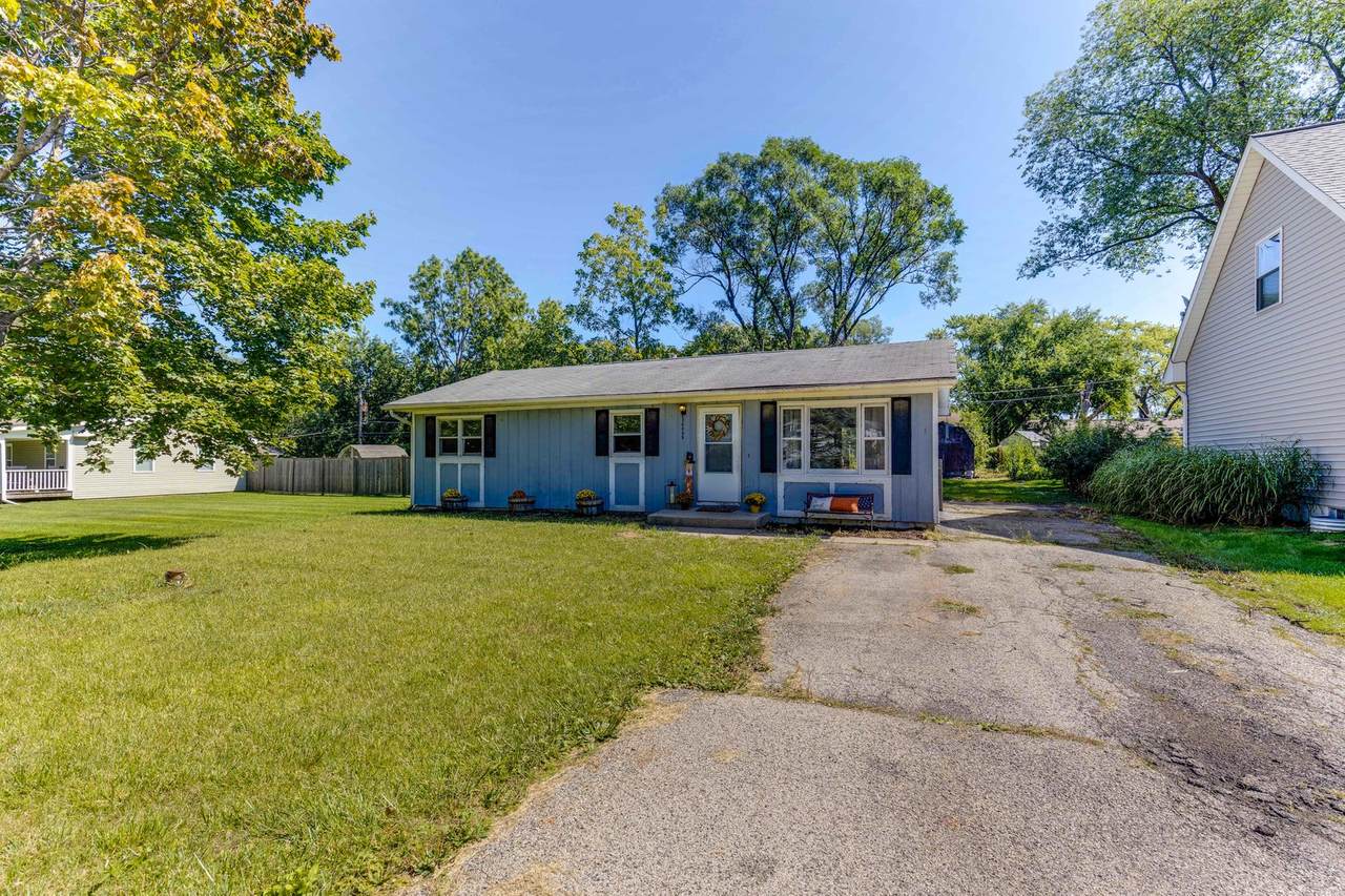 36885 James Drive - Photo 1