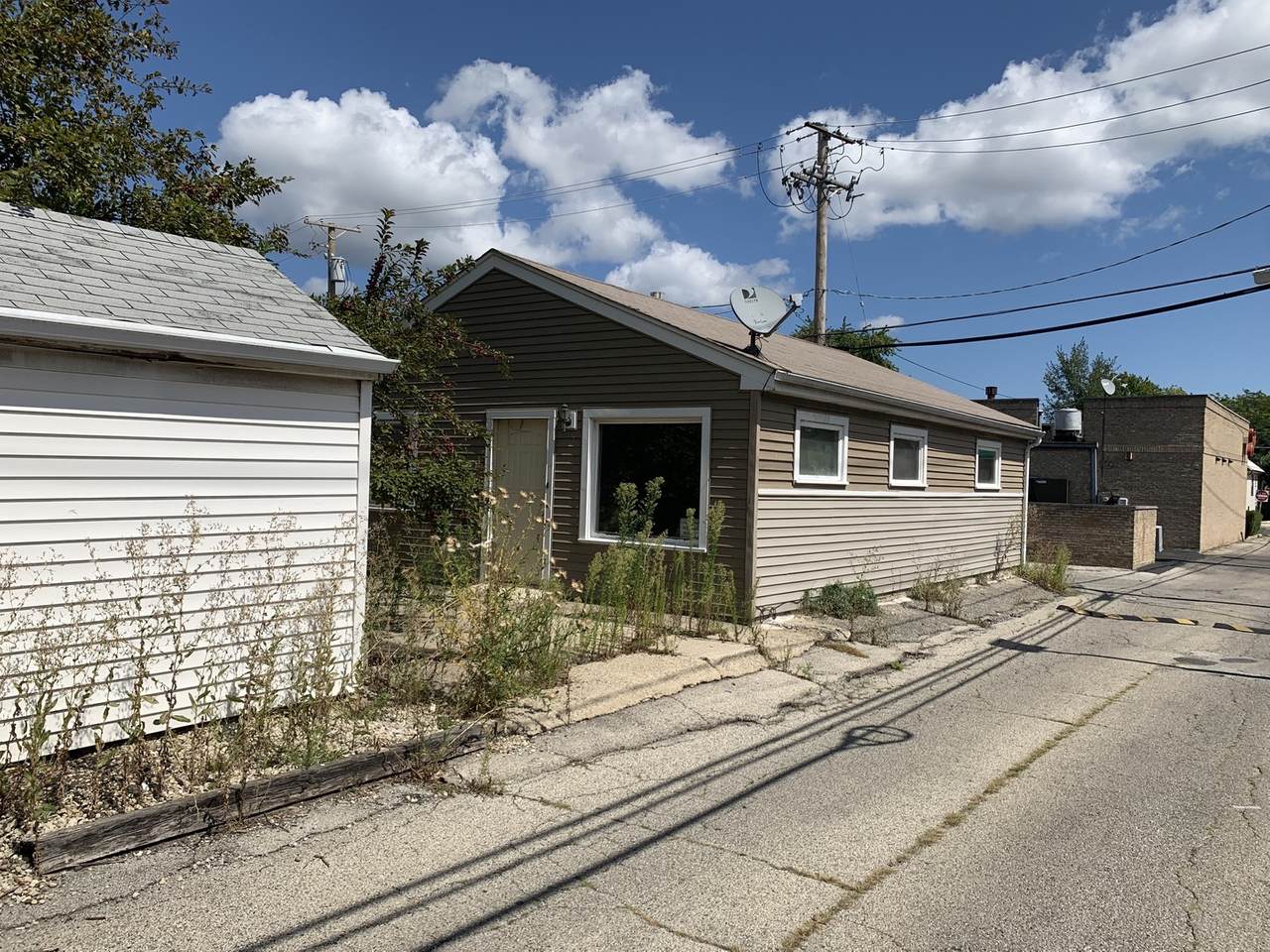 4417 Nagle Avenue - Photo 1