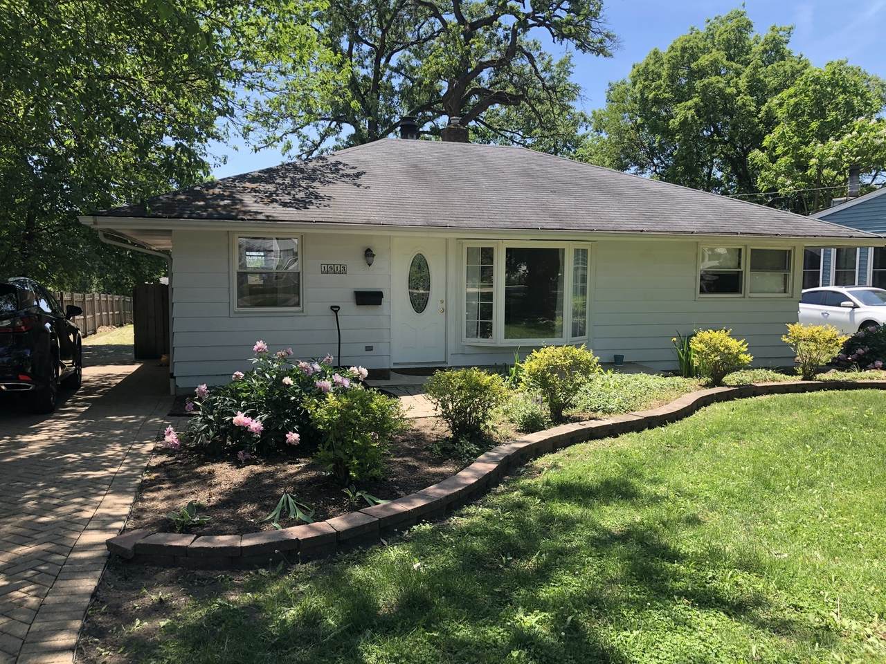 1913 Burlington Avenue - Photo 1