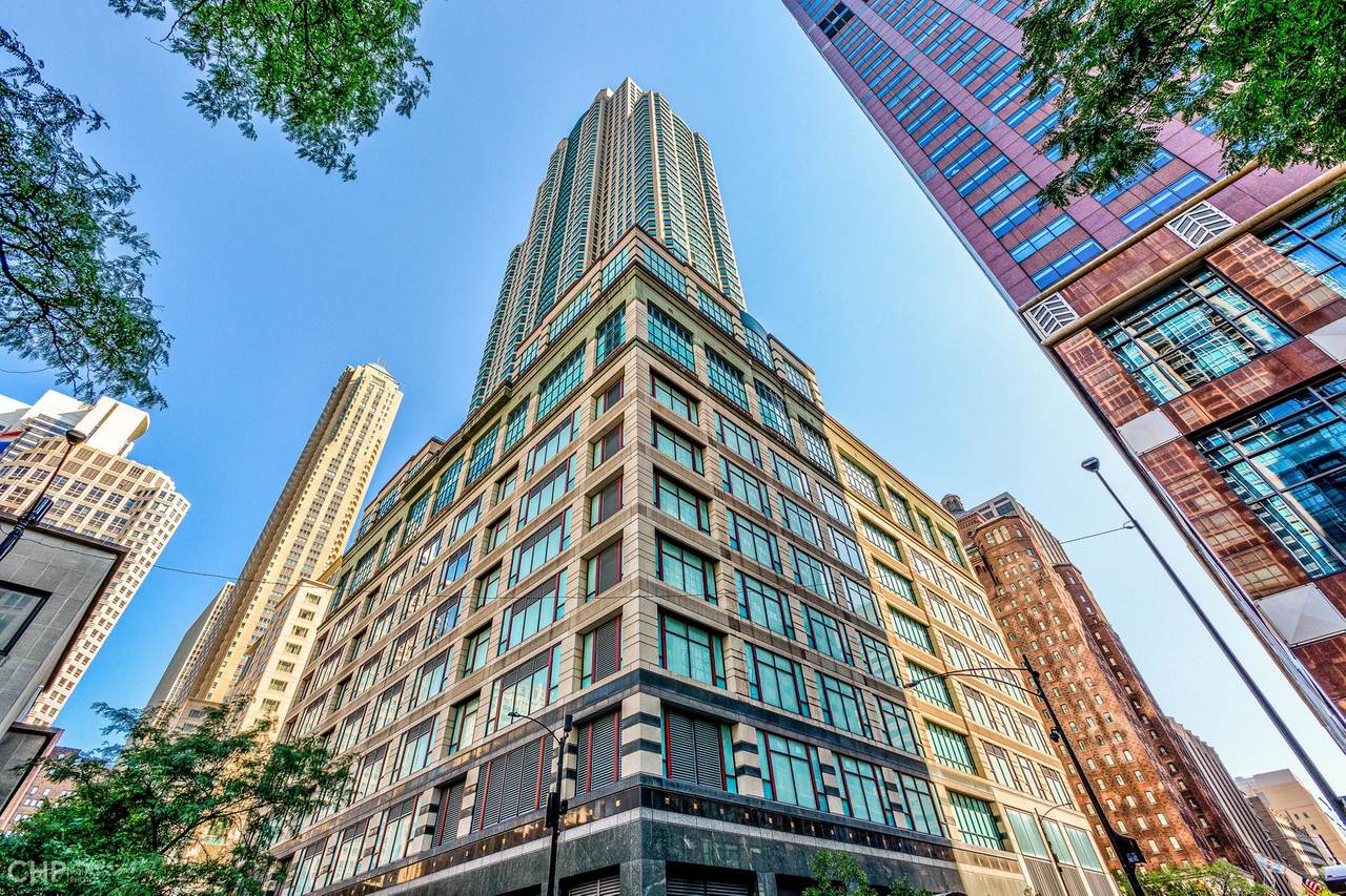 100 Huron Street - Photo 1