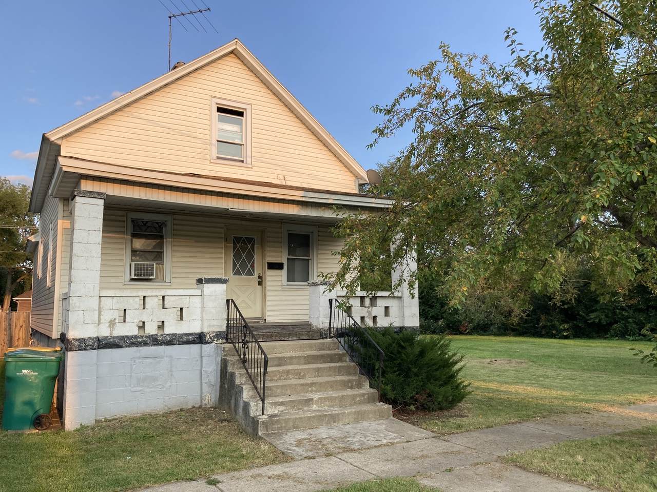 358 Desplaines Street - Photo 1