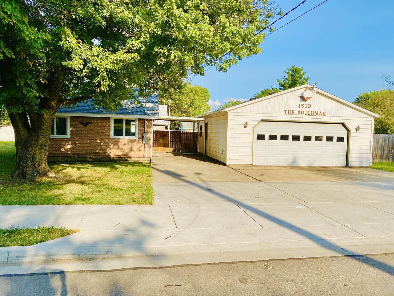 1510 Dillon Avenue - Photo 1