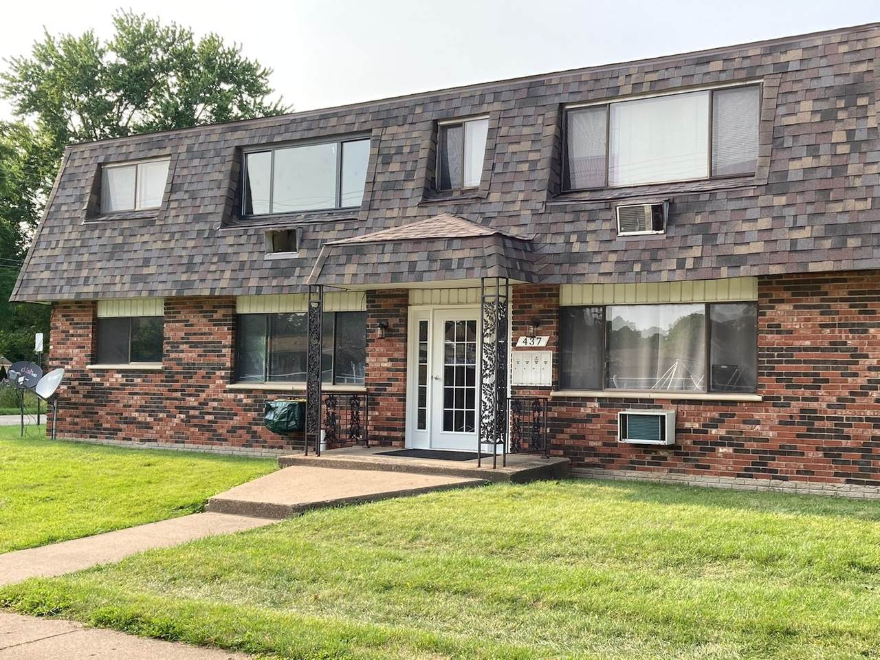 437 Marion Street - Photo 1