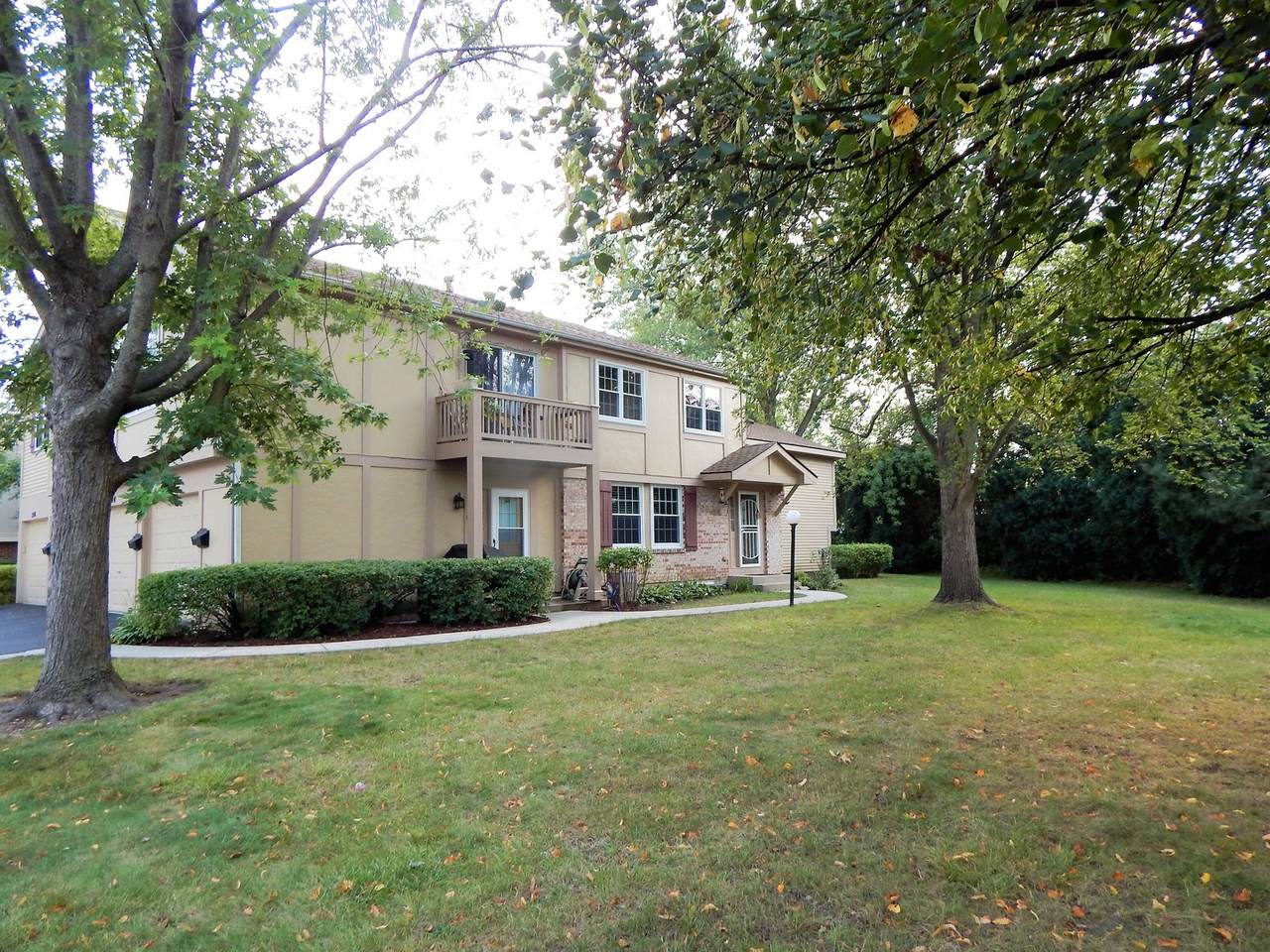 214 Redwood Court - Photo 1