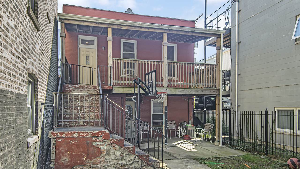 2417 Walton Street - Photo 1
