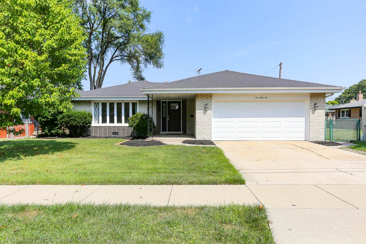 1042 170th Street - Photo 1