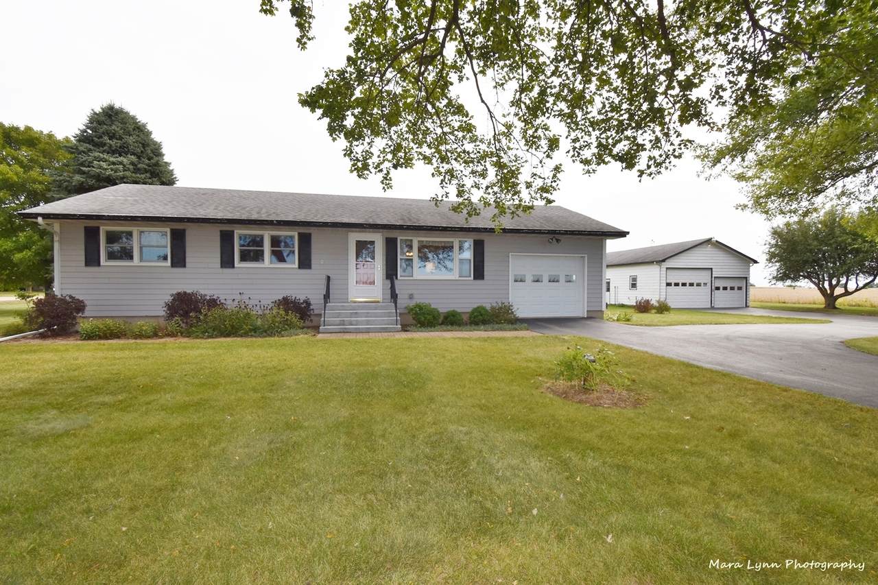 8S525 Mighell Road - Photo 1