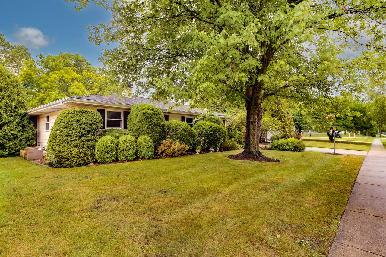 36458 Beverly Avenue - Photo 1