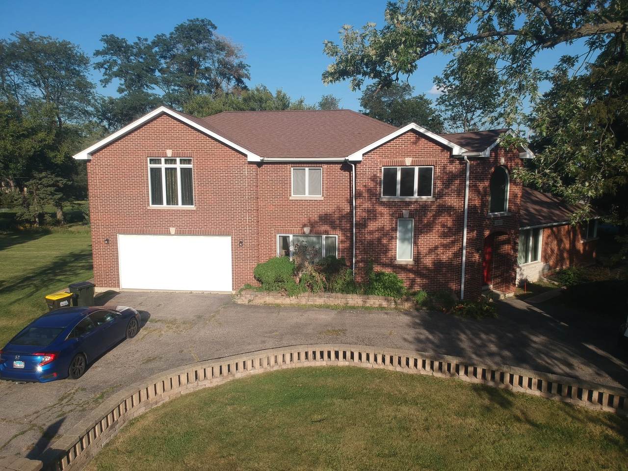 23W110 North Avenue - Photo 1