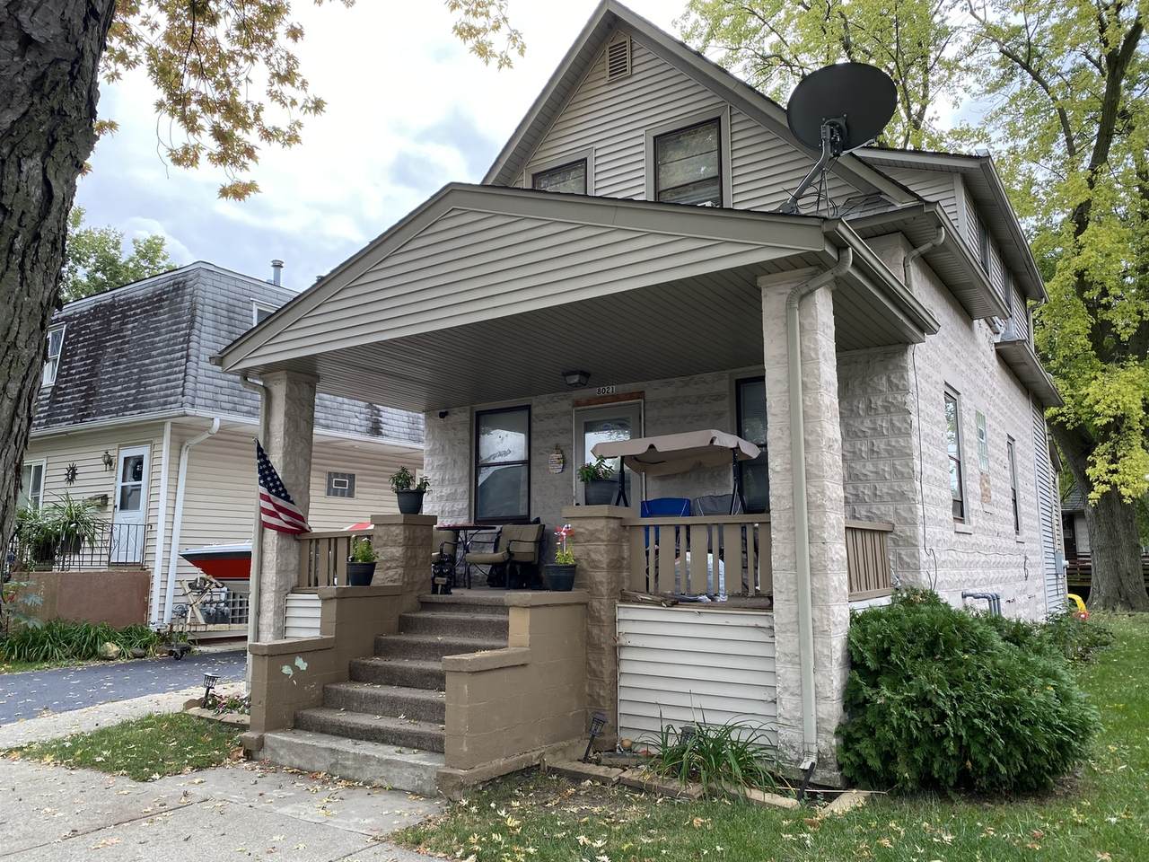 8021 45th Street - Photo 1