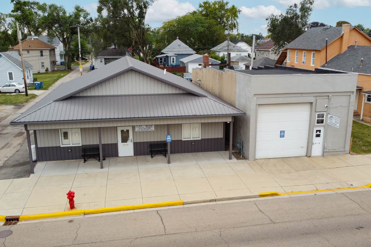 323 Walnut Street - Photo 1