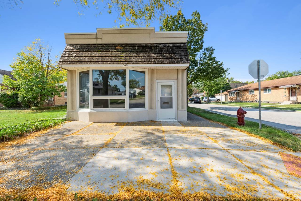 260 Ardmore Avenue - Photo 1