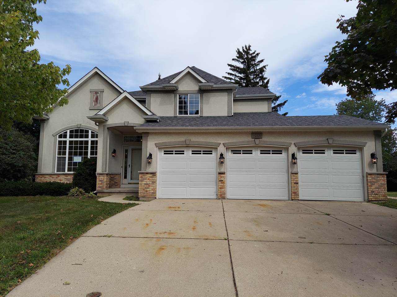 1009 Windsor Court - Photo 1