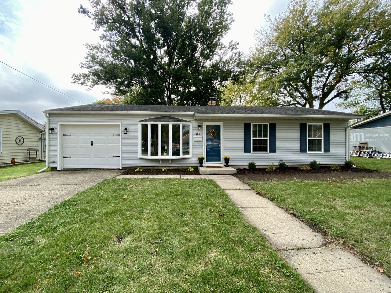 1420 Hulmes Drive - Photo 1