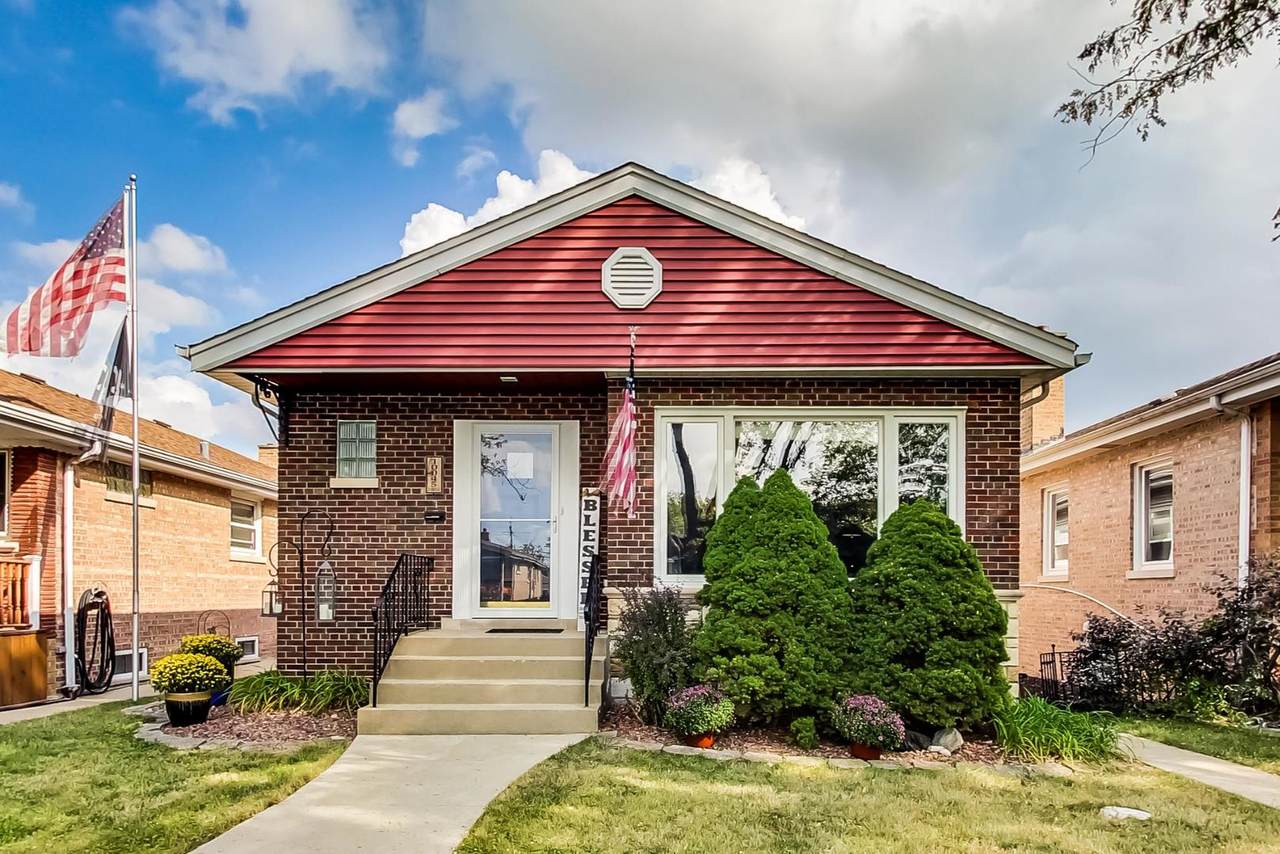 10045 Fairfield Avenue - Photo 1