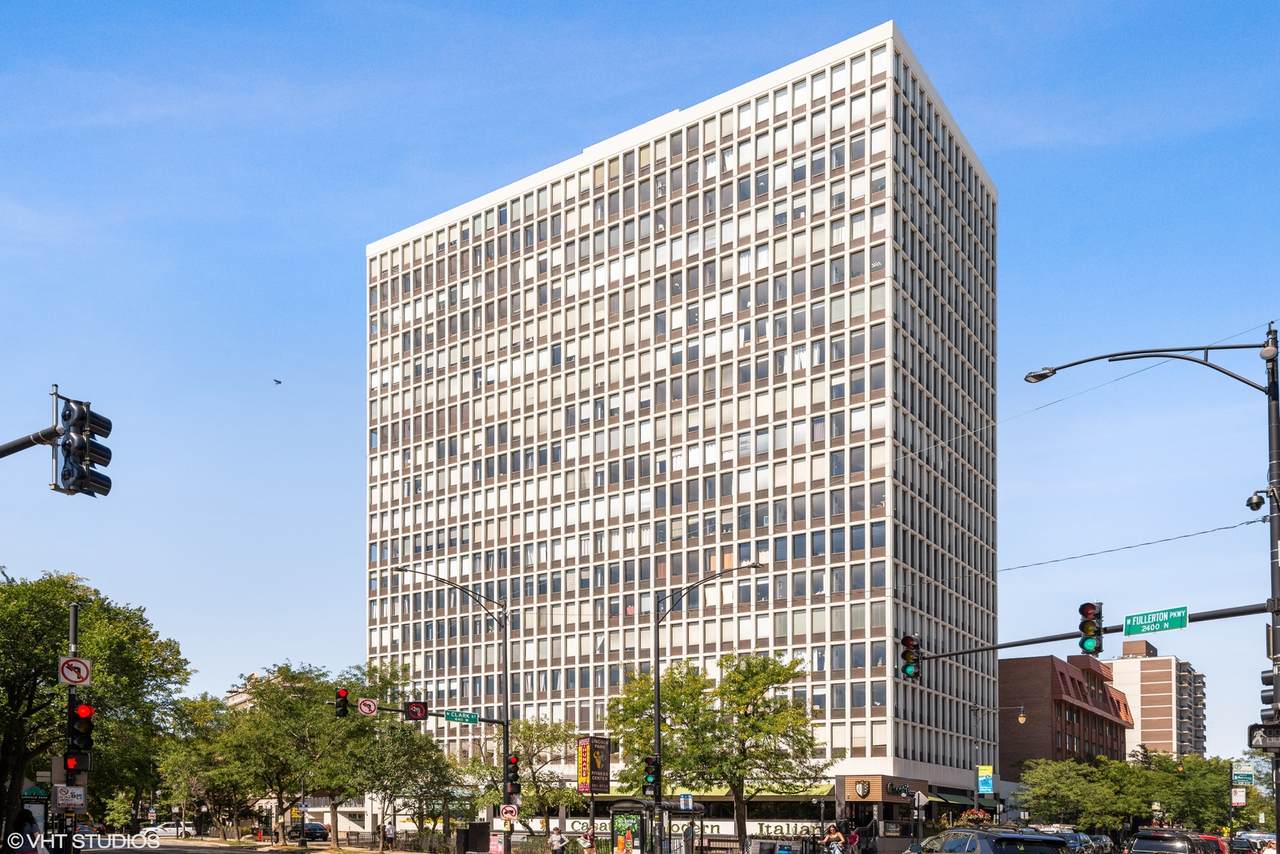 444 Fullerton Parkway - Photo 1