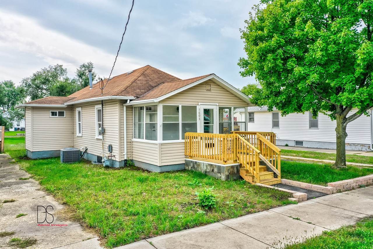 1605 Main Street - Photo 1