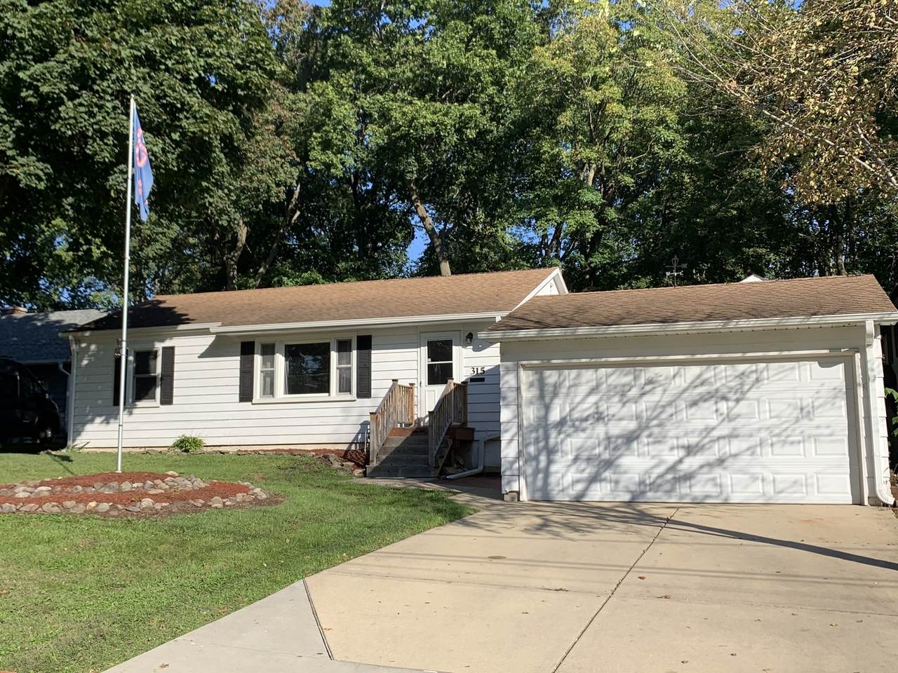 315 Illinois Avenue - Photo 1