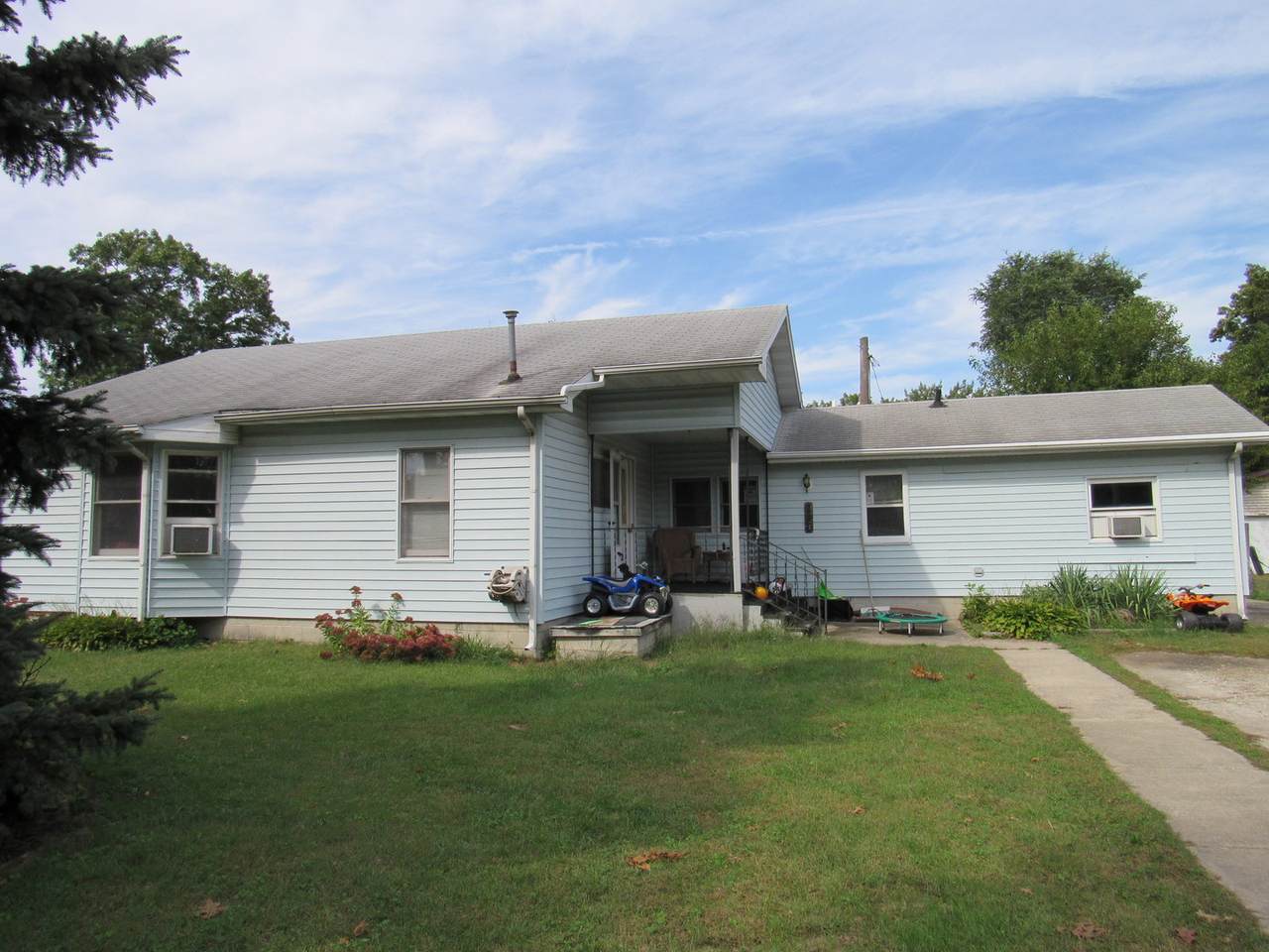 746 Richard Court - Photo 1