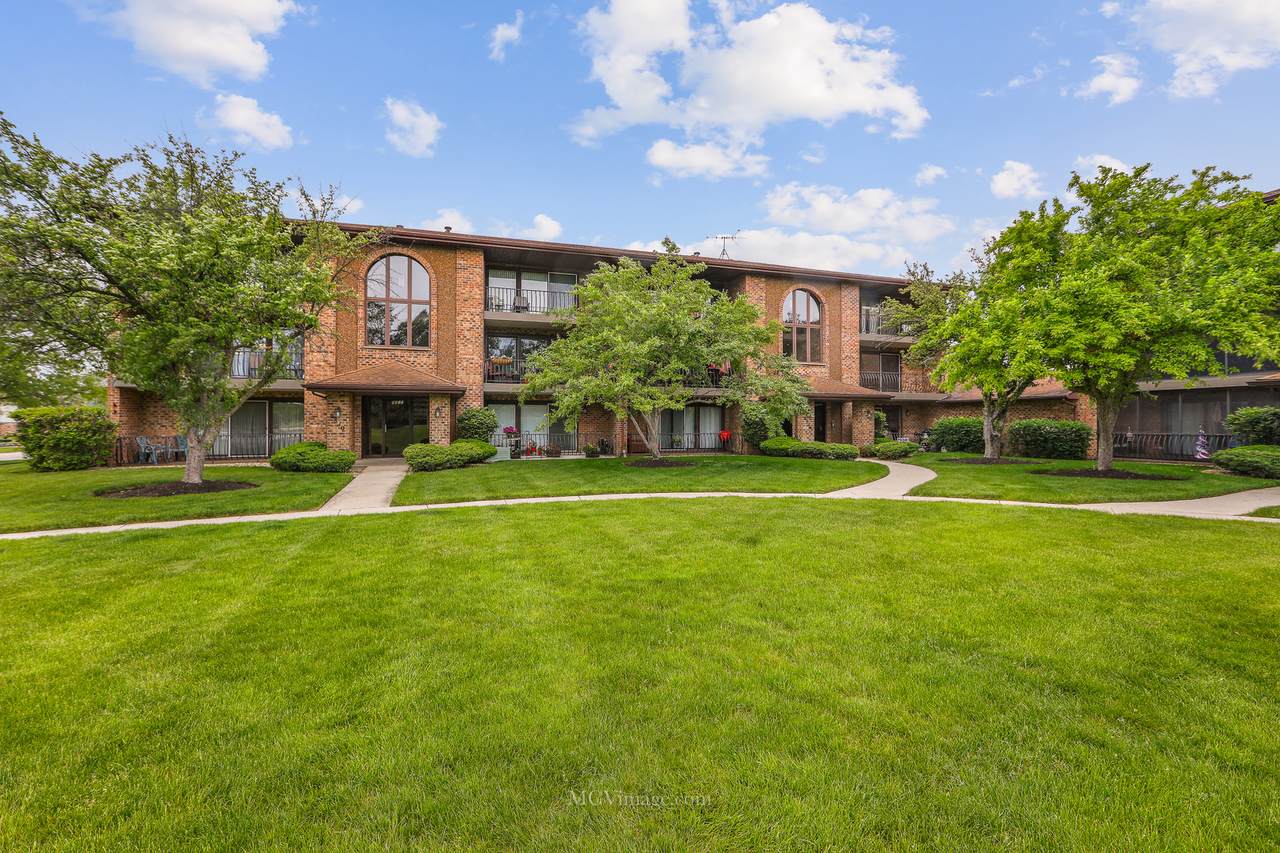 8806 140th Street - Photo 1