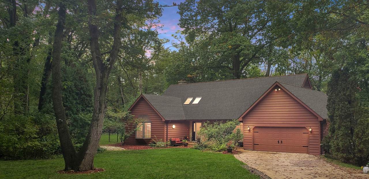 21W411 Walnut Road - Photo 1