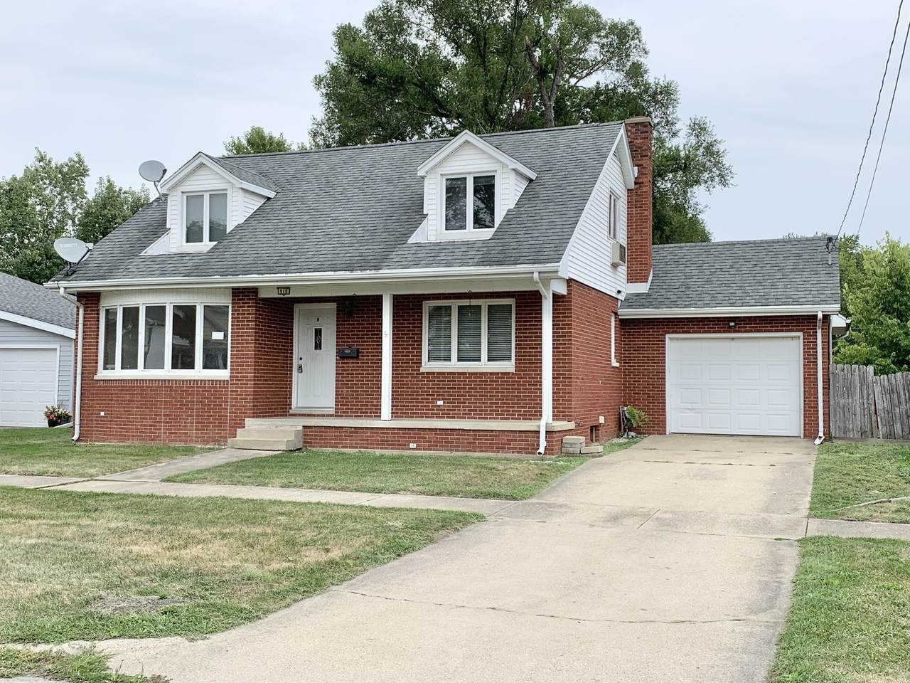 910 Poplar Street - Photo 1