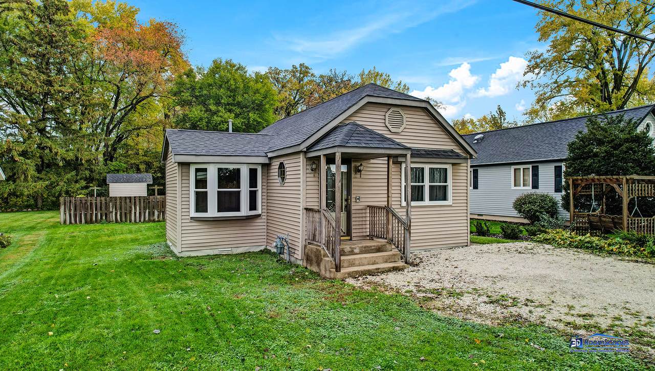 22965 Lakeview Avenue - Photo 1