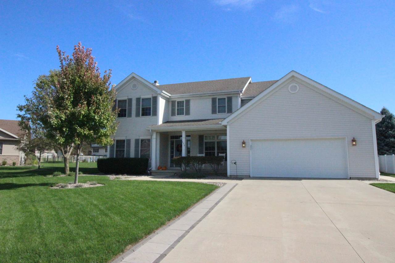 552 Beach Avenue - Photo 1