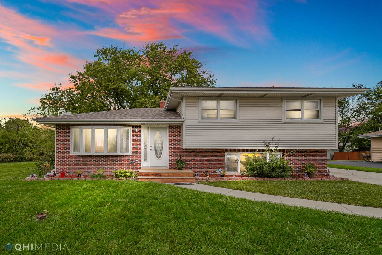 322 Plainfield Road - Photo 1
