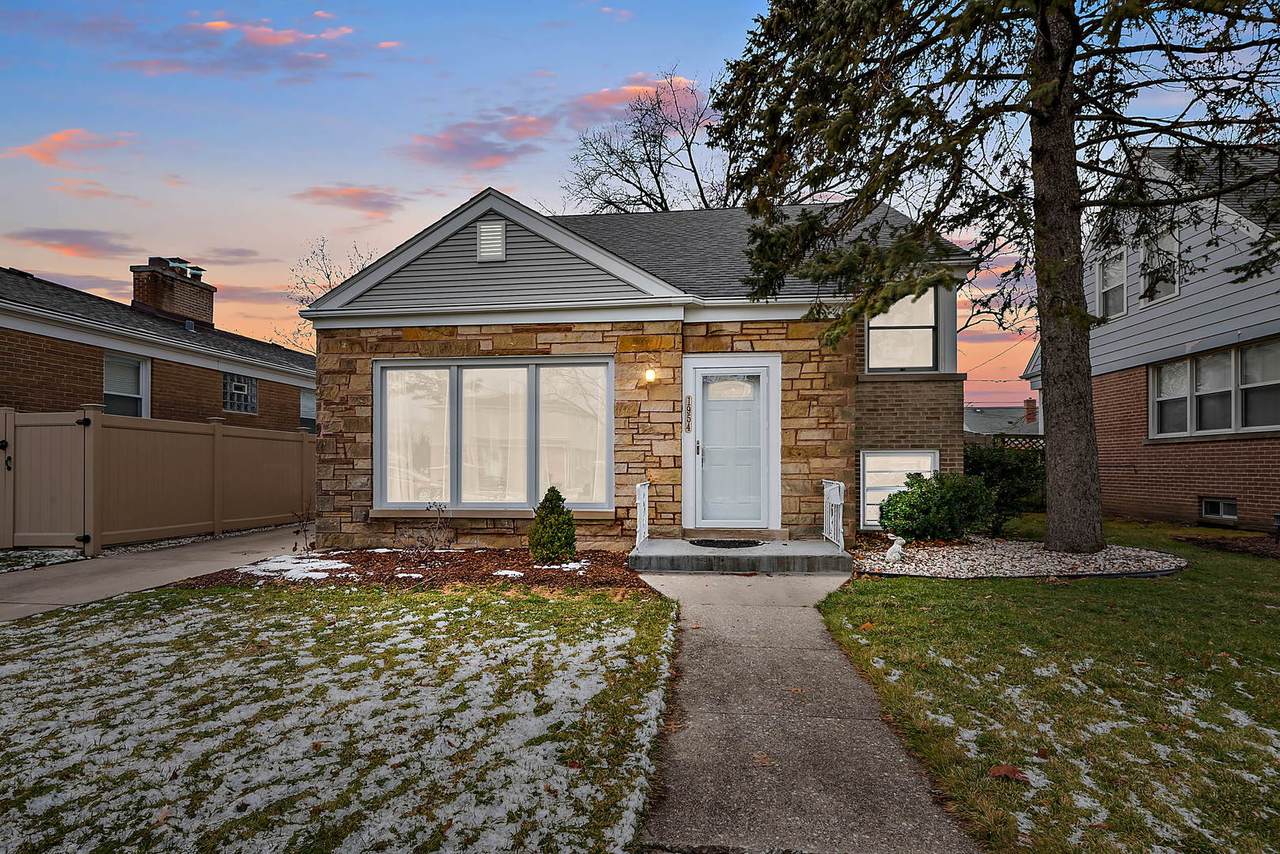 1954 Hull Avenue - Photo 1