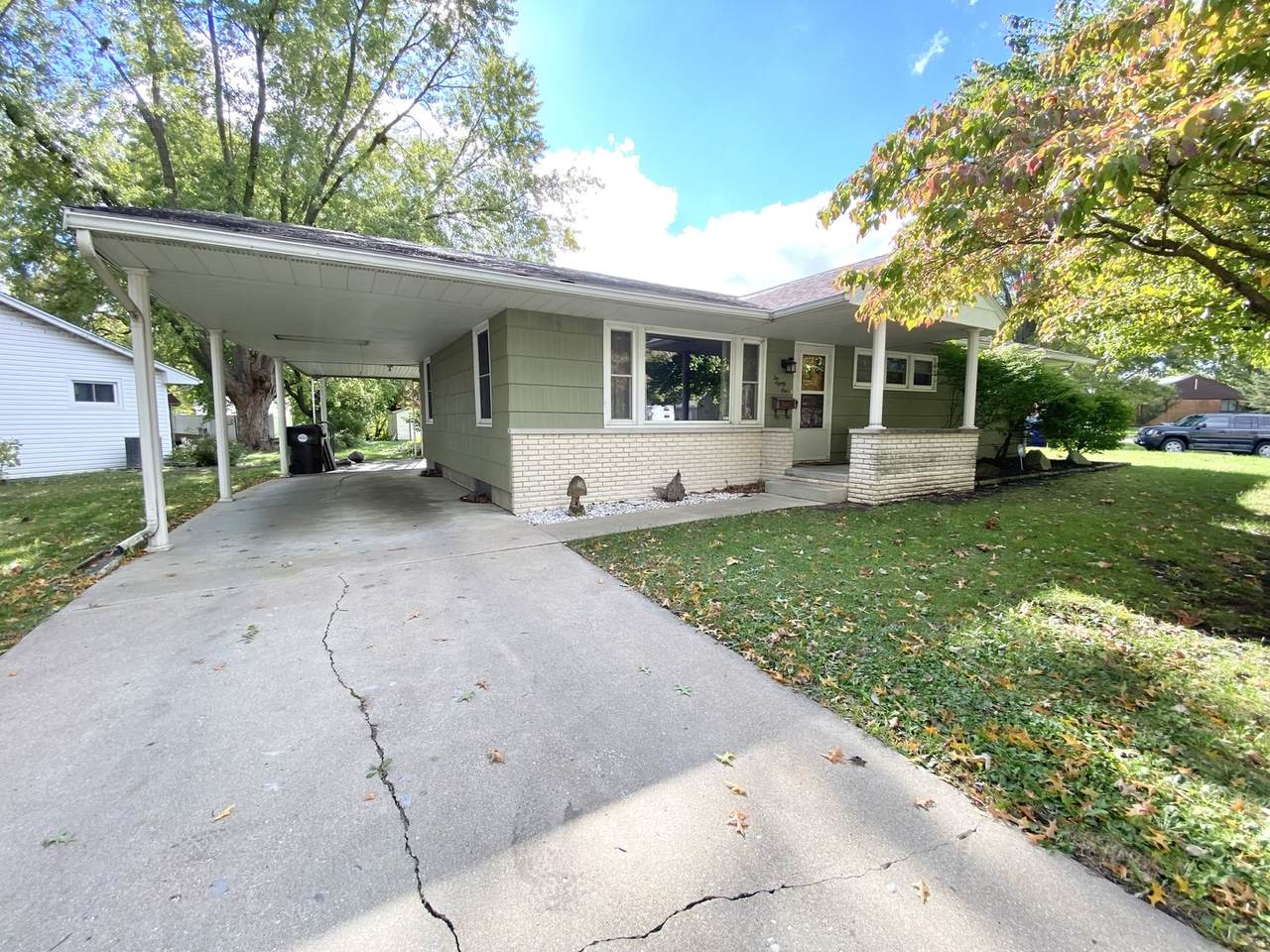 281 Illinois Drive - Photo 1