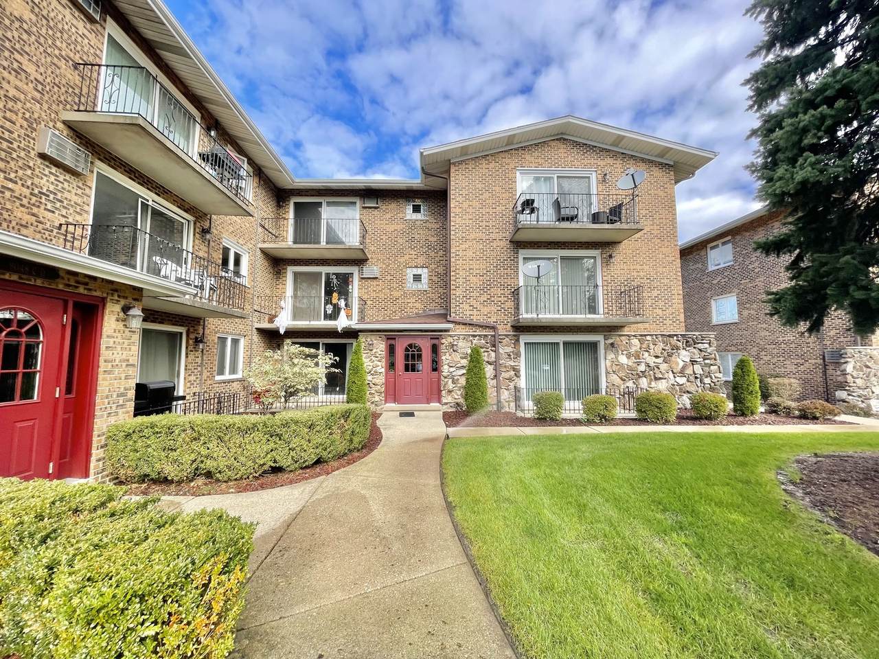 9048 140th Street - Photo 1