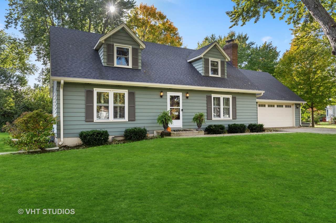 25W213 39th Street - Photo 1