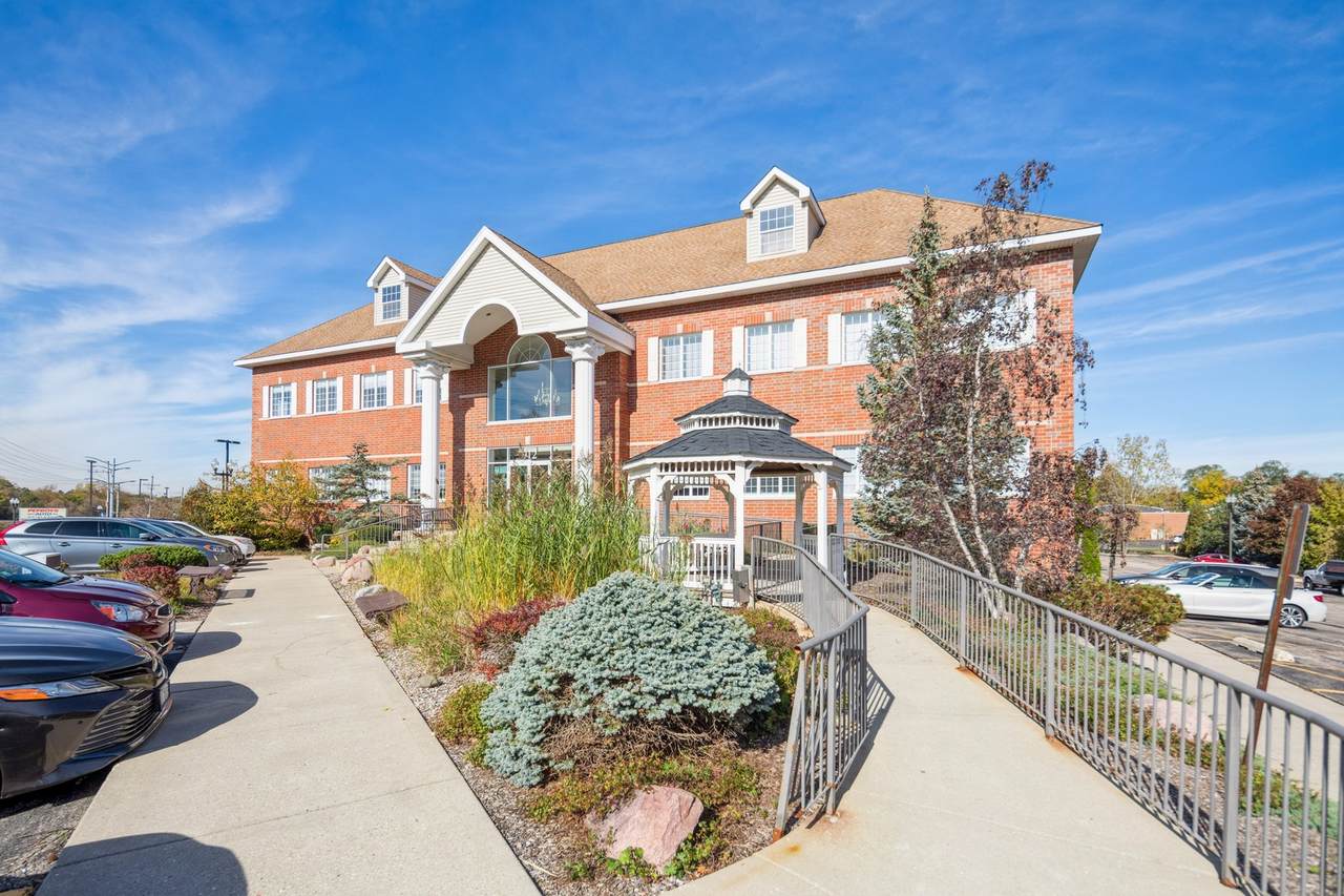 912 Northwest Highway - Photo 1