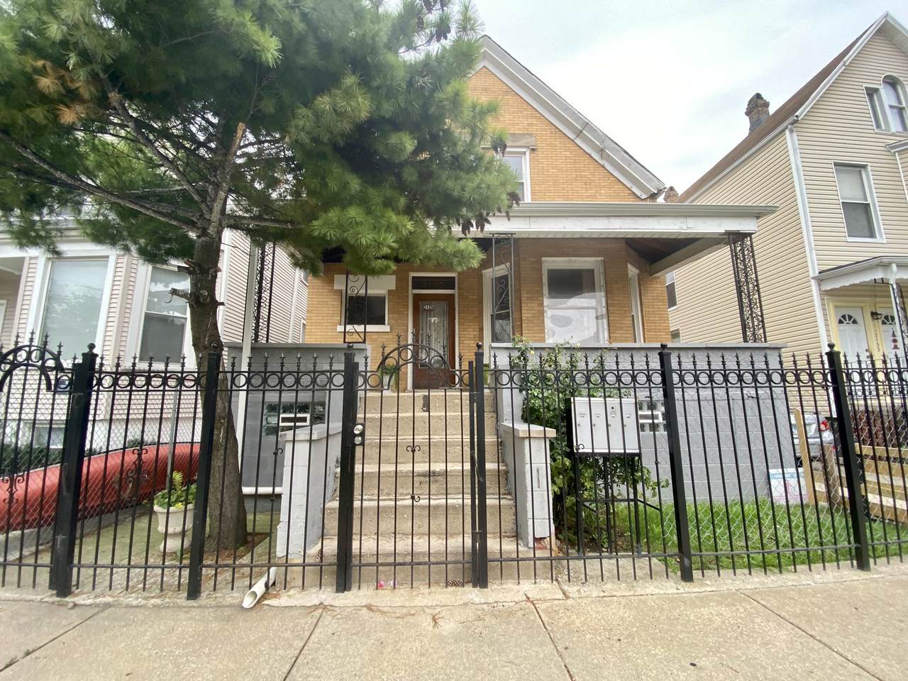 2135 Kedvale Avenue - Photo 1
