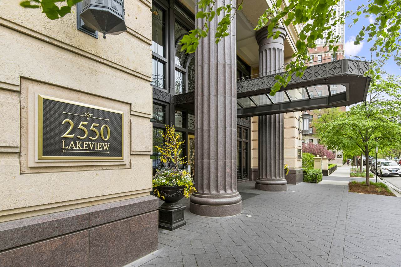 2550 Lakeview Avenue - Photo 1