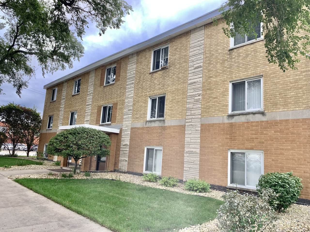 5568 Archer Avenue - Photo 1