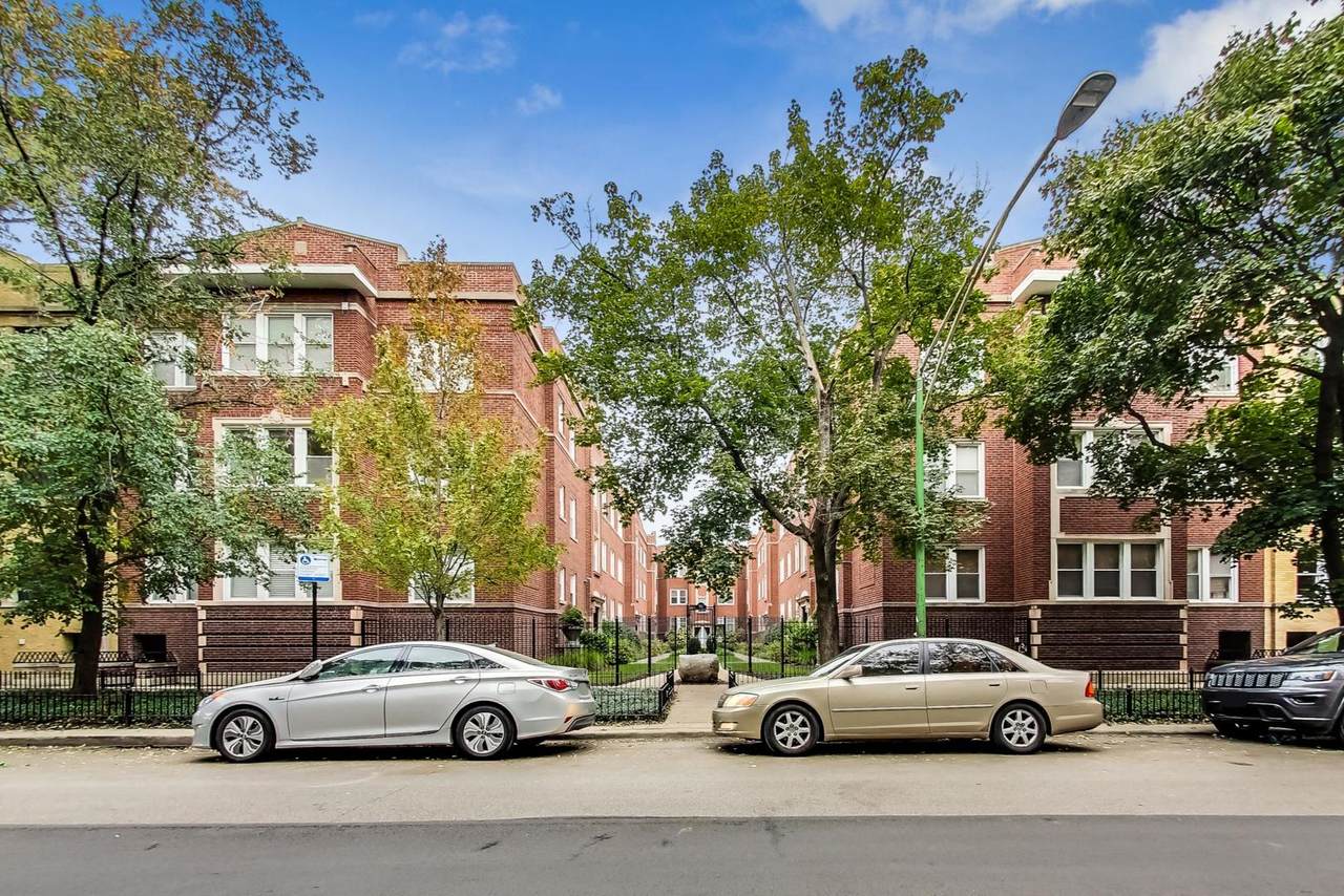 1346 1/2 Estes Avenue - Photo 1