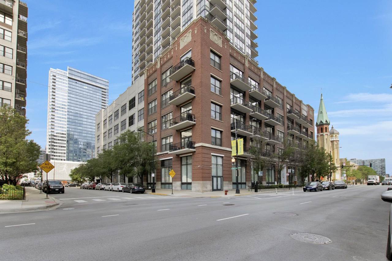 210 Des Plaines Street - Photo 1
